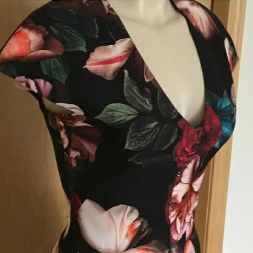Black Halo Floral-Print Short -Sleeve Sheat Dress - Picture 3 of 6
